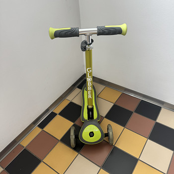 Детский самокат Globber Elite Deluxe Lights (салатовый)