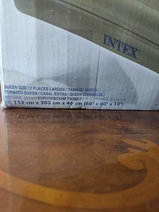 Müüa täispuhutav Intex madrats koos elektrilise pumbaga (2 foto / 6)