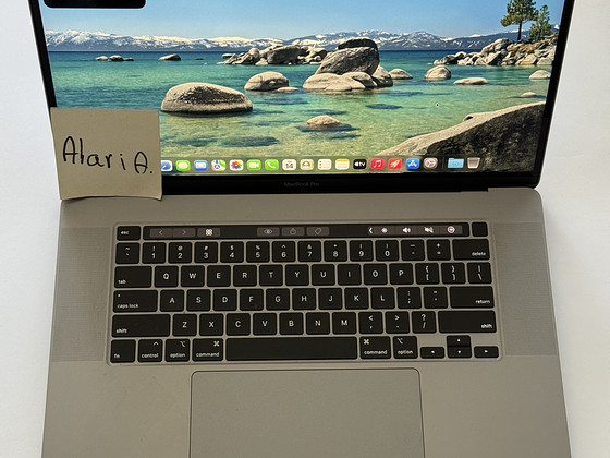 Korralik 2019 16" i9 8 Core MacBook PRO 32GB RAM 1TB SSD