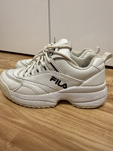 Кроссовки Fila (1 фото из 2)