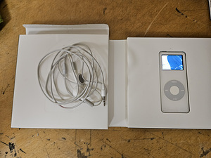 Apple iPod nano 2 ГБ White (3 фото из 4)