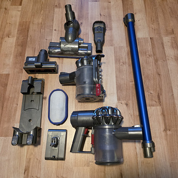 Dyson V7