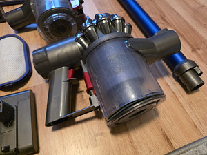 Dyson V7 (2 фото из 5)