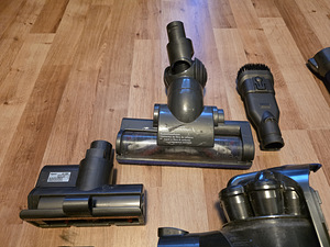 Dyson V7 (4 фото из 5)