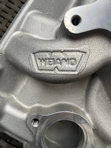 Weiand SBC Aluminum Intake Manifold Holley 4150 Dual Plane 2 (5 foto / 6)