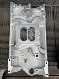 Weiand SBC Aluminum Intake Manifold Holley 4150 Dual Plane 2 (1 foto / 6)