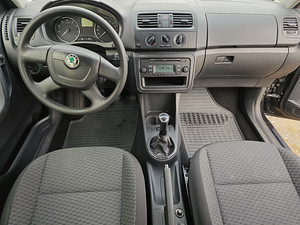 Skoda Fabia Ambition (4 фото из 13)
