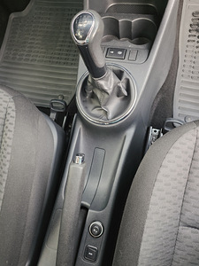 Skoda Fabia Ambition (7 фото из 13)