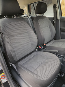 Skoda Fabia Ambition (11 фото из 13)