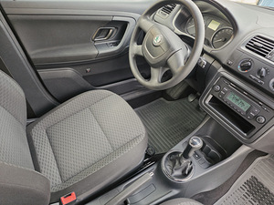 Skoda Fabia Ambition (12 фото из 13)