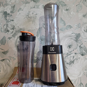 Блендер Electrolux ESB2500 (1 фото из 1)