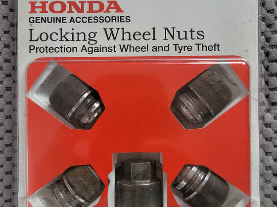 Комплект колесных гаек (секреток) M12x1,5 / Honda оригинал
