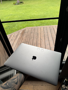 MacBook Pro Retina 15,4" (4 фото из 4)