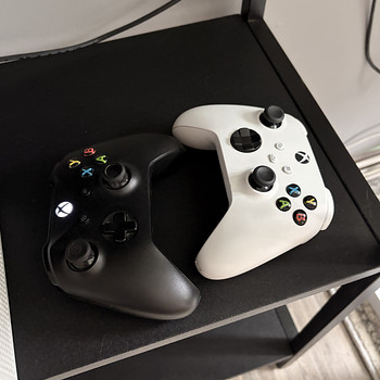 Xbox series S, 2 controlers