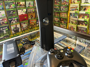 Xbox 360 E 4 ГБ (1 фото из 2)