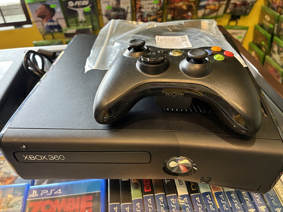Xbox 360 E 4 ГБ