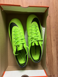 Футбольные бутсы Nike (1 фото из 5)