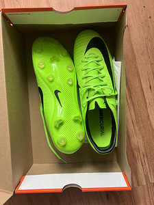 Футбольные бутсы Nike (2 фото из 5)