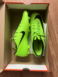 Футбольные бутсы Nike (3 фото из 5)