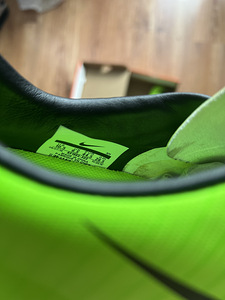 Футбольные бутсы Nike (5 фото из 5)