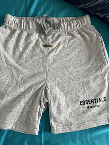 Шорты Essentials S (1 фото из 1)