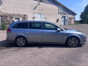 Opel Vectra 1.9 110 кВт (8 фото из 15)