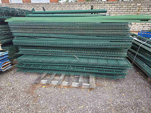 Müüa kasutatud aiapaneelid koos postide komplektiga (2 foto / 4)