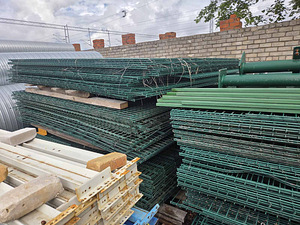 Müüa kasutatud aiapaneelid koos postide komplektiga (4 foto / 4)