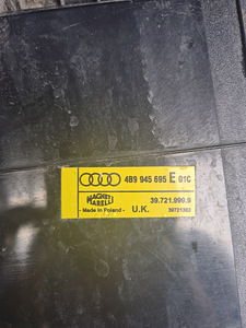 Продам панель задних фонарей / hekblende для Audi A6 C5, в хорошем сос (2 фото из 3)