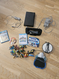 Nintendo Wii U 32GB + 3 Games (1 foto / 1)