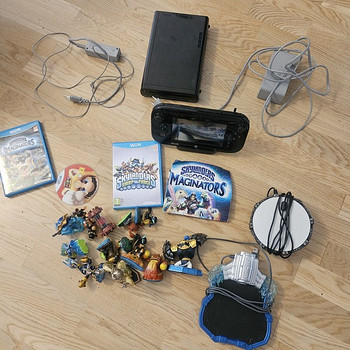 Nintendo Wii U 32GB + 3 Games