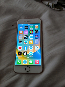 iPhone 8 (1 foto / 5)