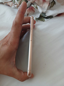 iPhone 8 (2 foto / 5)