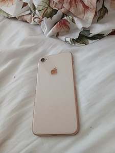 iPhone 8 (3 foto / 5)