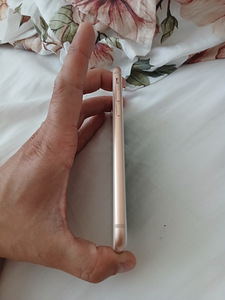 iPhone 8 (5 foto / 5)