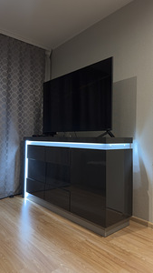 Тумба под TV и витринный шкаф (1 фото из 5)