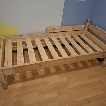 Puidust voodi