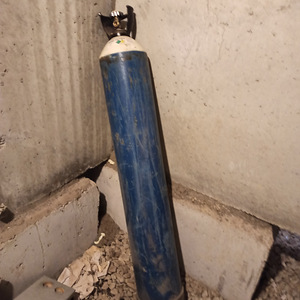 Газовый баллон (3 фото из 3)