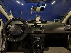 Citroen C4 (9 фото из 13)