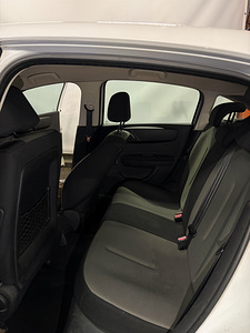 Citroen C4 (8 фото из 13)