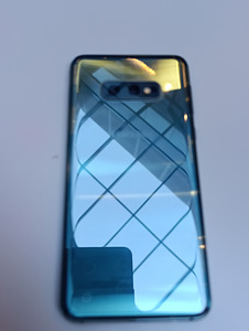 Samsung S10e, 128 GB väga heas korras, laadija (3 foto / 4)