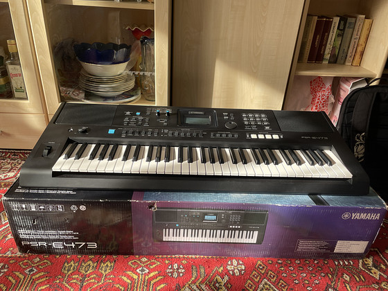 Продам синтезатор YAMAHA PSR-E473