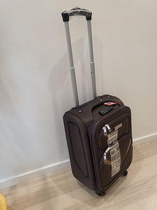20" чемодан WAUBAN (1 фото из 2)