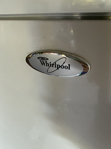 Холодильник Whirpool 140x50 (4 фото из 7)