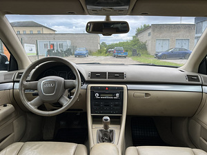 AUDI A4 (10 фото из 11)