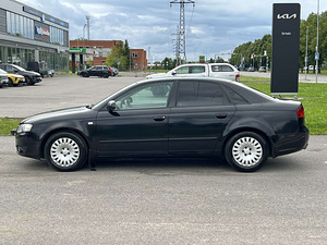 AUDI A4 (4 фото из 11)