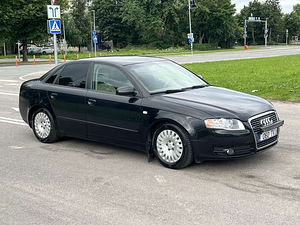 AUDI A4 (2 фото из 11)