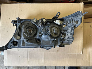 TOYOTA LAND CRUISER 200 - 8113060C81 / 8117060C51 (2 foto / 4)