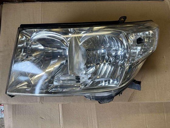 TOYOTA LAND CRUISER 200 - 8113060C81 / 8117060C51