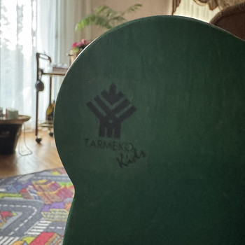 Маленький зелёные стульчик для детей.